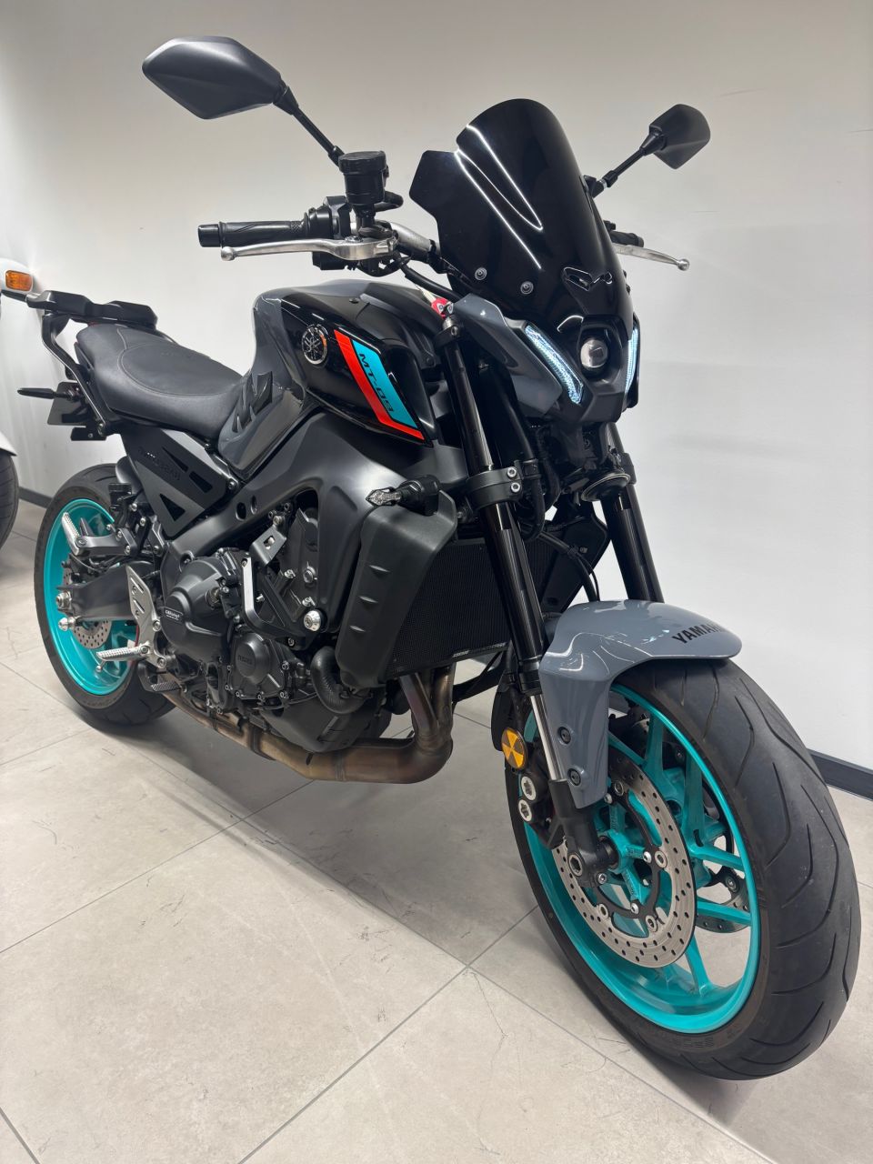 YAMAHA MT-09 4