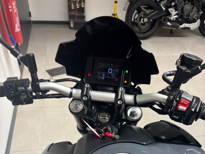YAMAHA MT-09 4