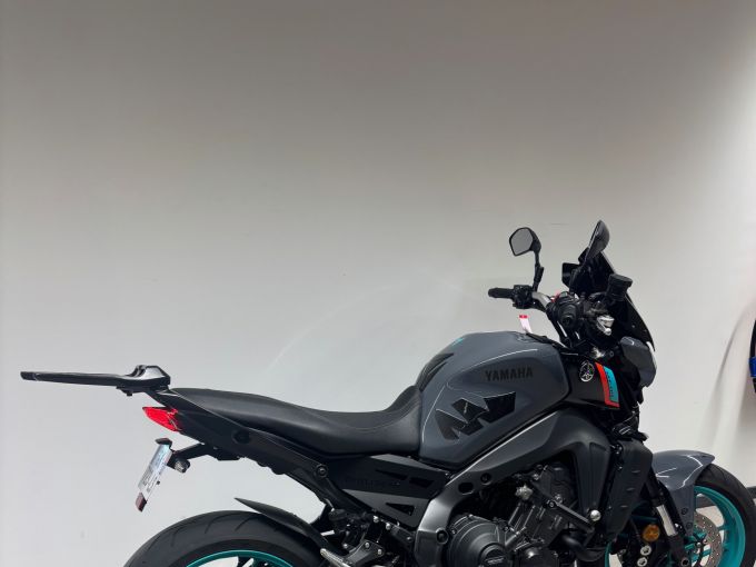 YAMAHA MT-09 4
