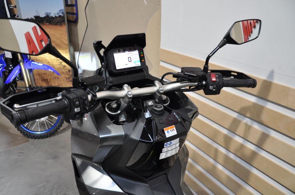 HONDA X-ADV 4