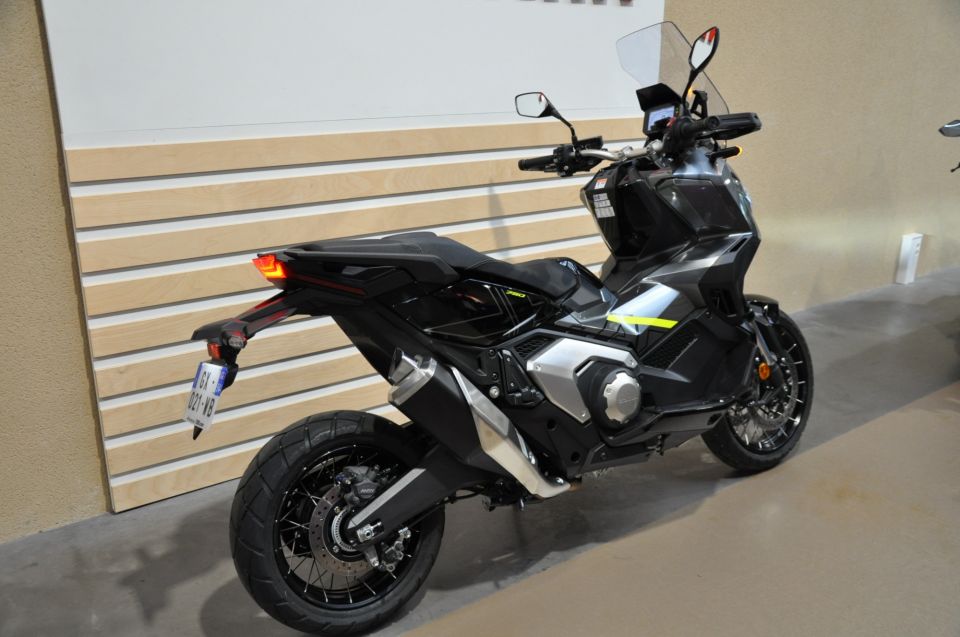 HONDA X-ADV 4