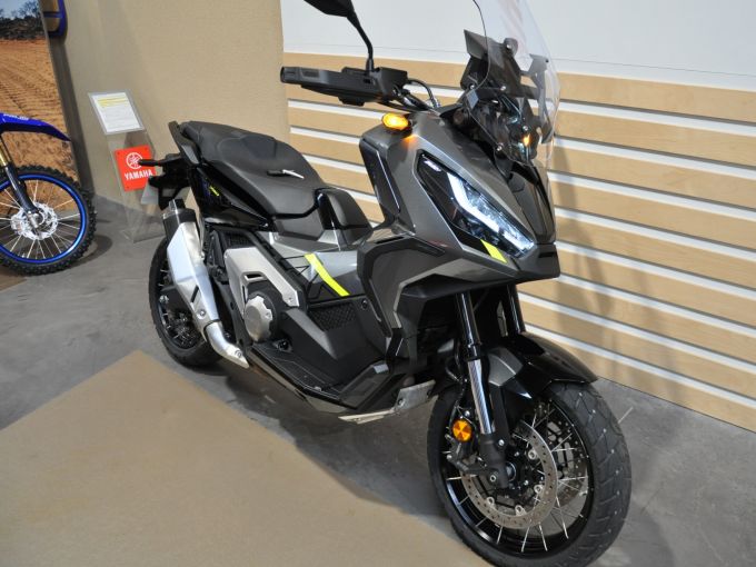 HONDA X-ADV 4