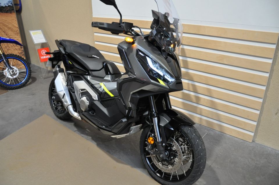 HONDA X-ADV 4