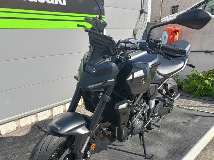 YAMAHA MT-07 4