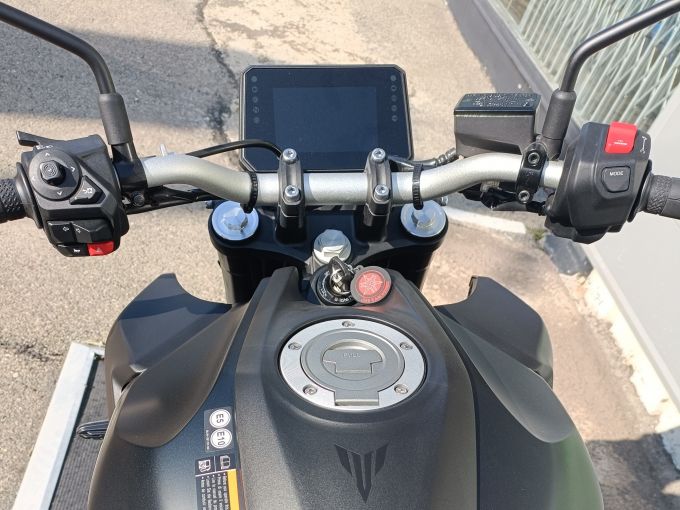 YAMAHA MT-07 4