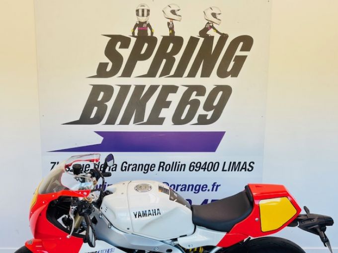 YAMAHA XSR 900 GP 4