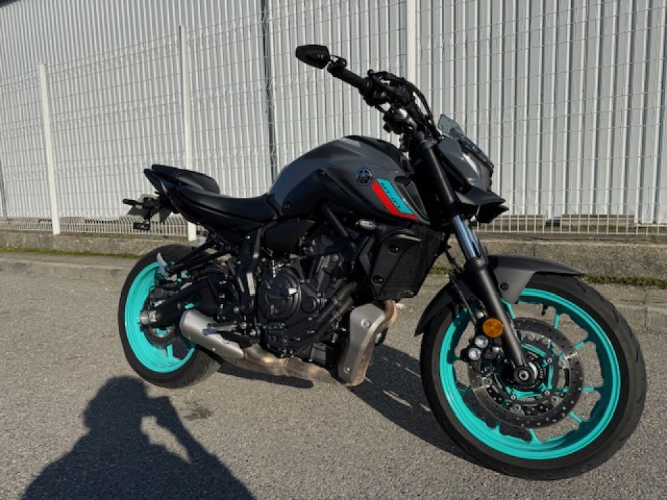 YAMAHA MT-07 4