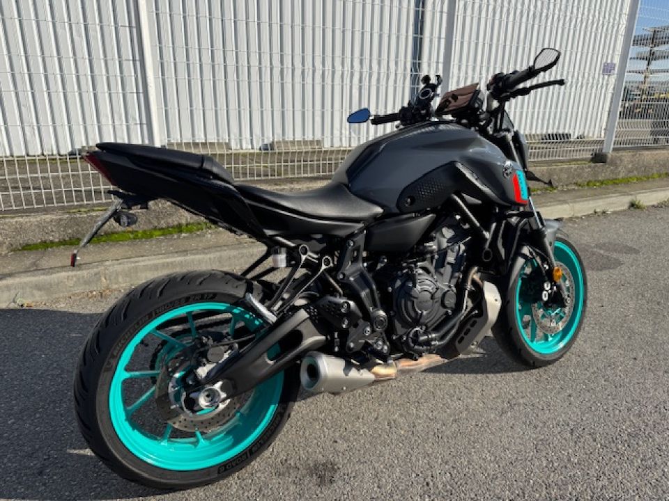 YAMAHA MT-07 4