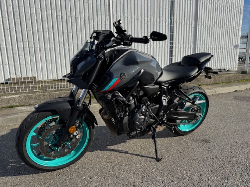 YAMAHA MT-07 4