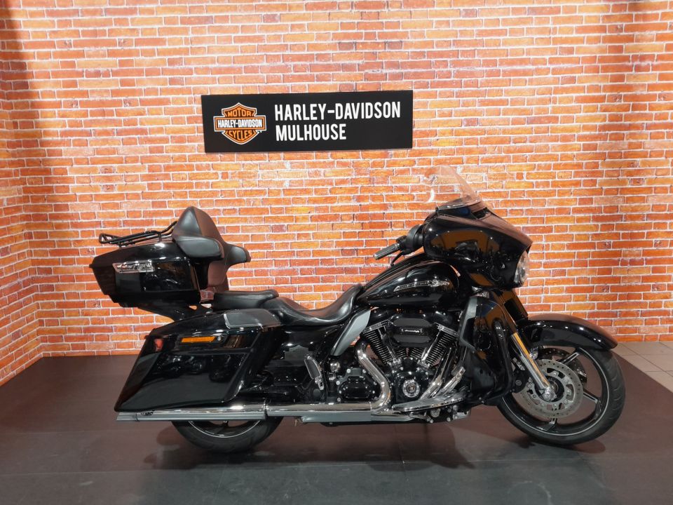 HARLEY-DAVIDSON TOURING STREET GLIDE 1800 CVO 4