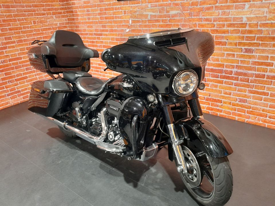 HARLEY-DAVIDSON TOURING STREET GLIDE 1800 CVO 4