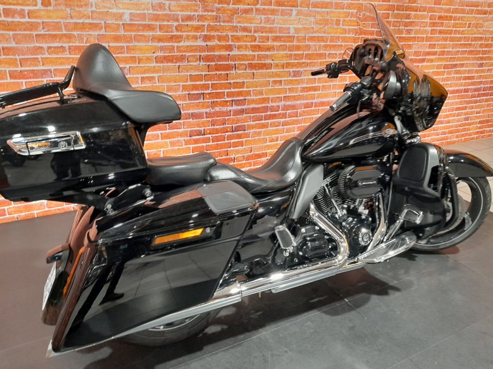 HARLEY-DAVIDSON TOURING STREET GLIDE 1800 CVO 4
