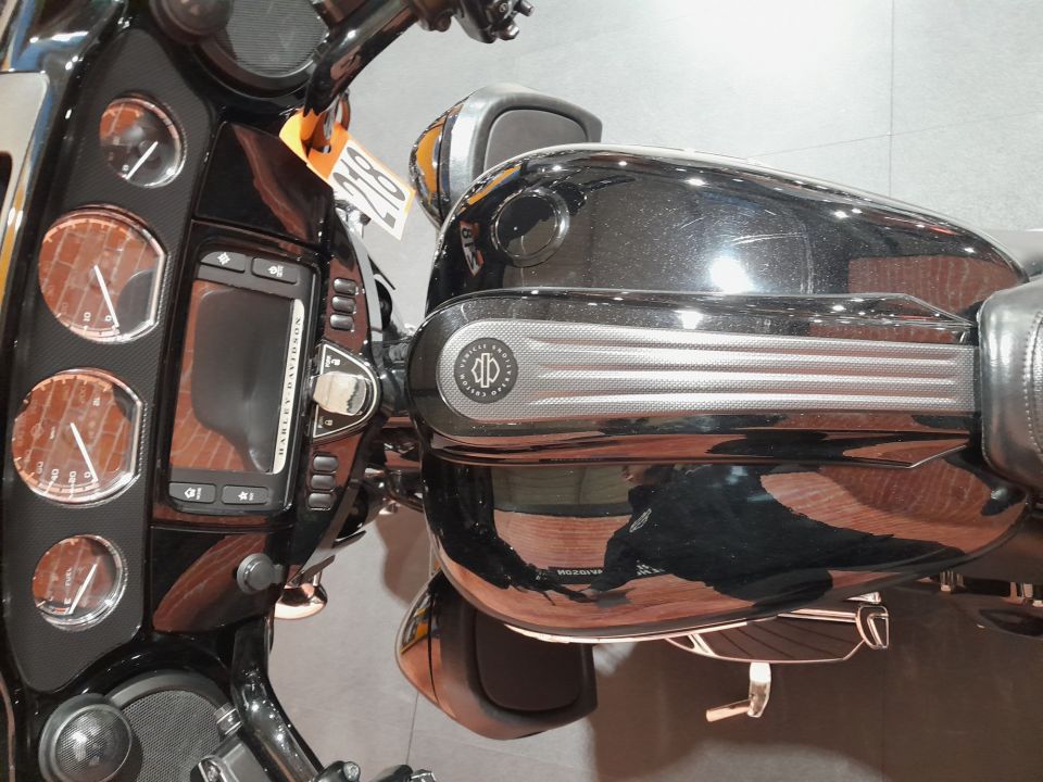 HARLEY-DAVIDSON TOURING STREET GLIDE 1800 CVO 4