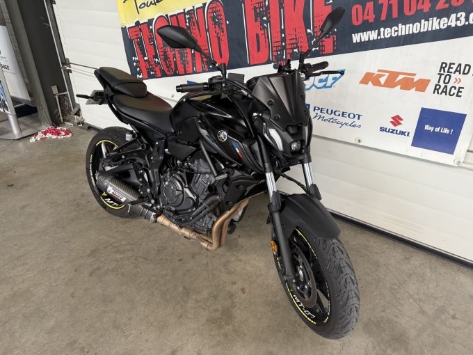 YAMAHA MT-07 4