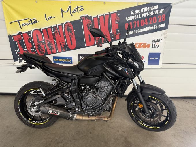 YAMAHA MT-07 4