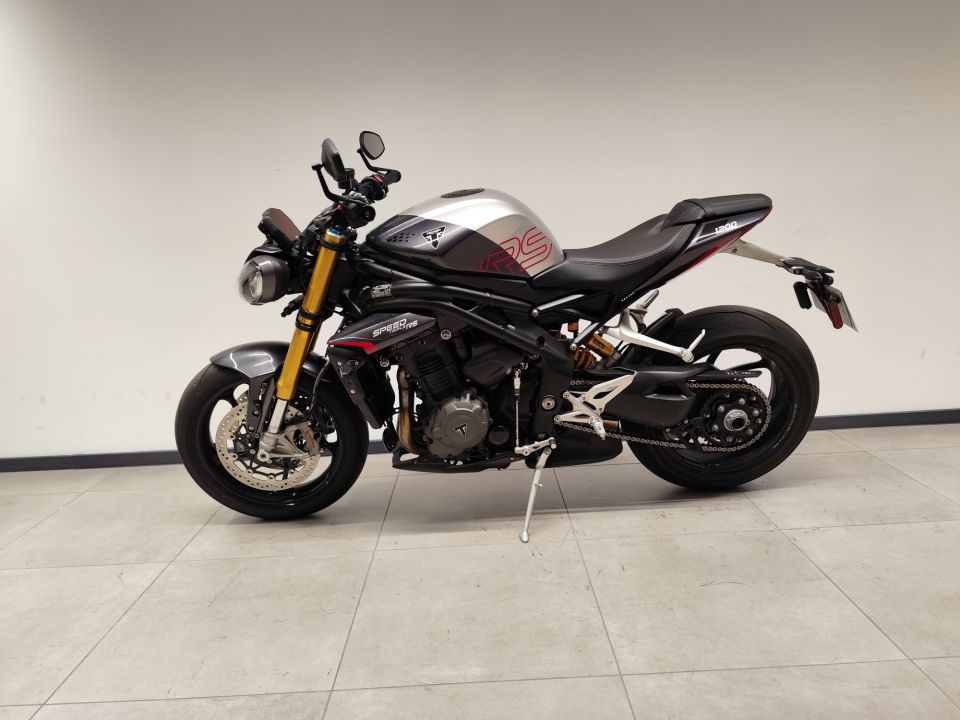 TRIUMPH SPEED TRIPLE 1200 RS 4