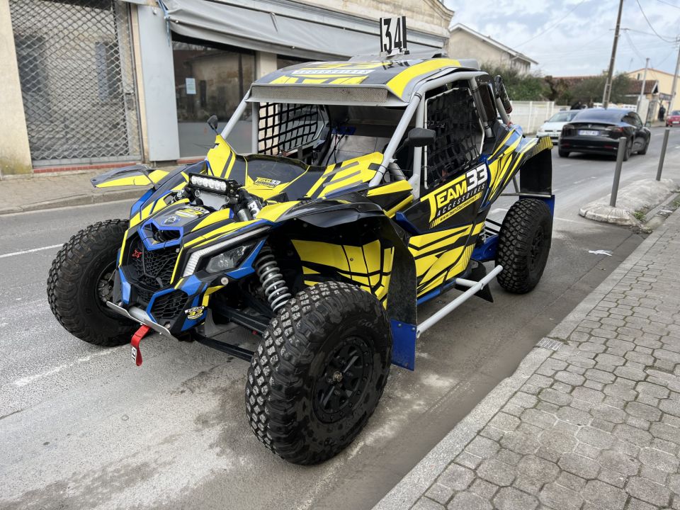 CAN-AM MAVERICK X3 4