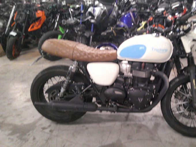 TRIUMPH Bonneville T100 4