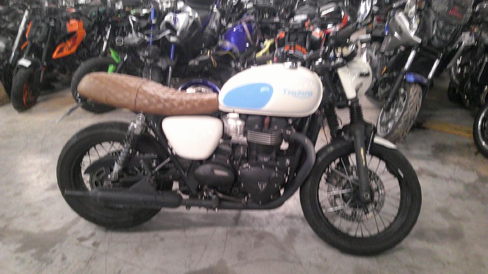 TRIUMPH Bonneville T100 4