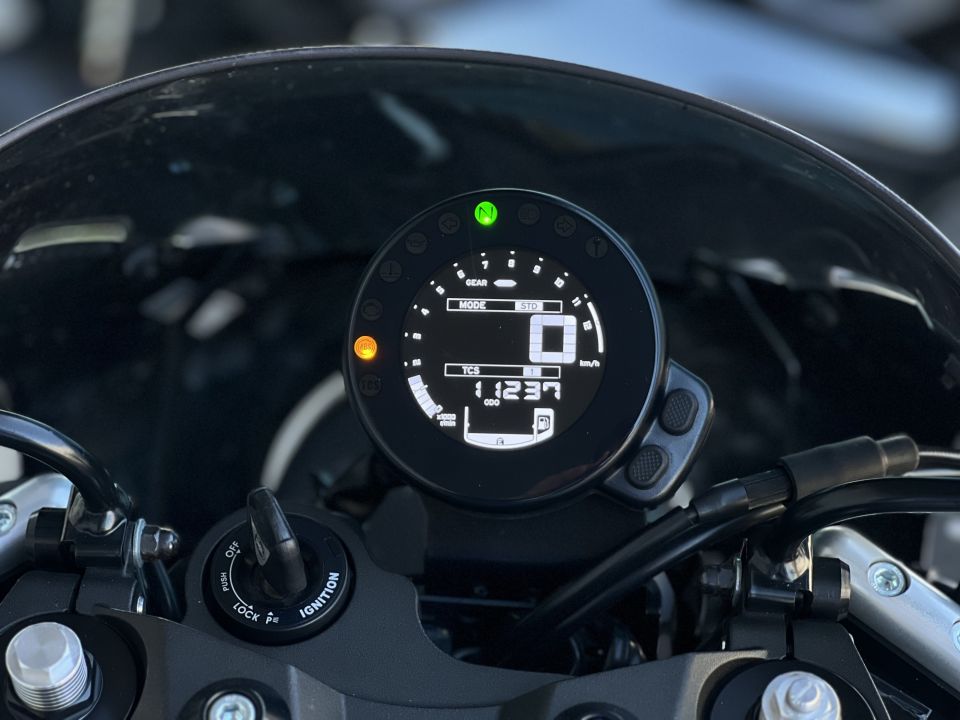 YAMAHA XSR 900 ABARTH 4