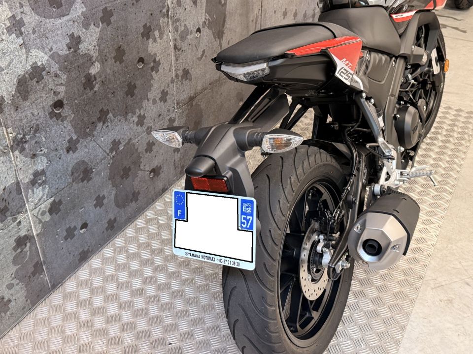 YAMAHA MT-125 ABS 4