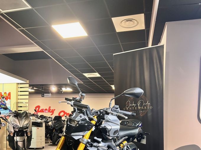 YAMAHA MT-09 SP 4