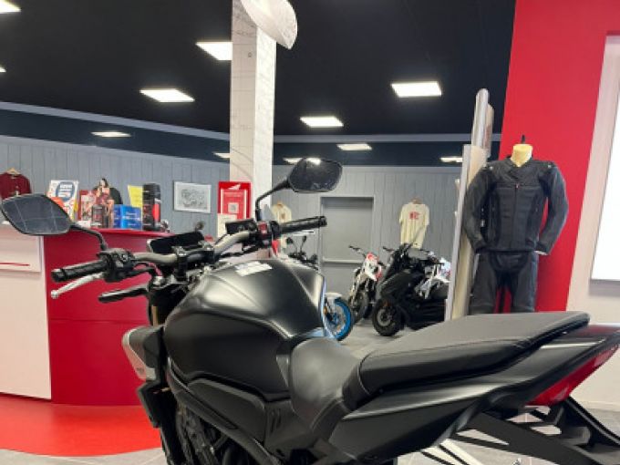 HONDA CB650R 4