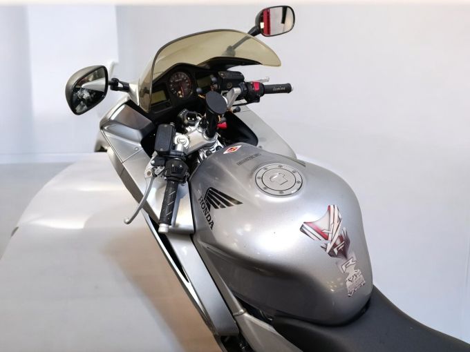 HONDA VFR 800 VTEC 4