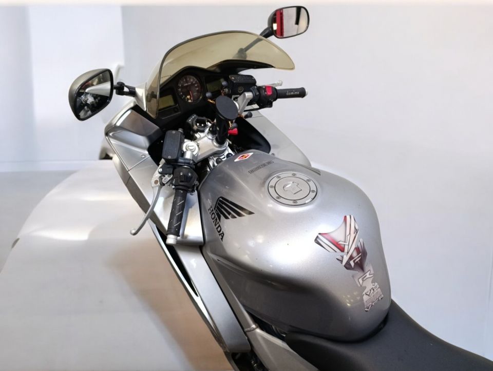 HONDA VFR 800 VTEC 4