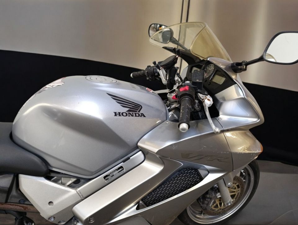HONDA VFR 800 VTEC 4