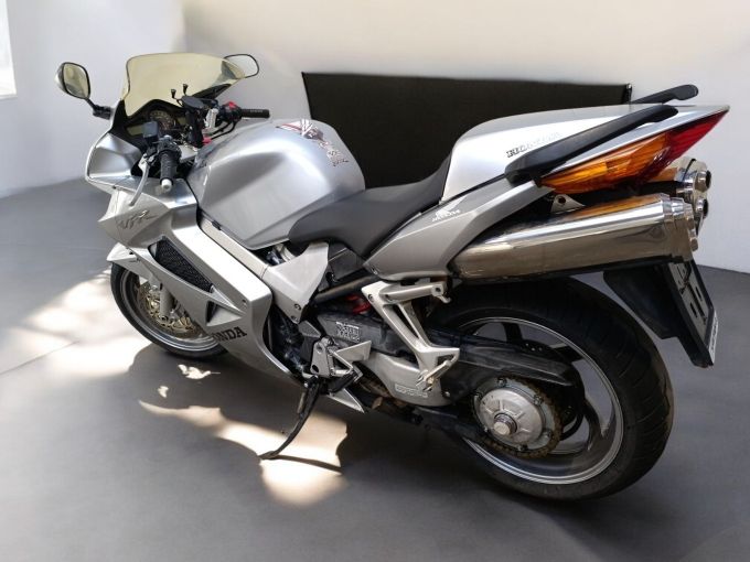 HONDA VFR 800 VTEC 4