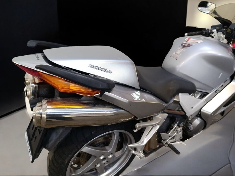 HONDA VFR 800 VTEC 4