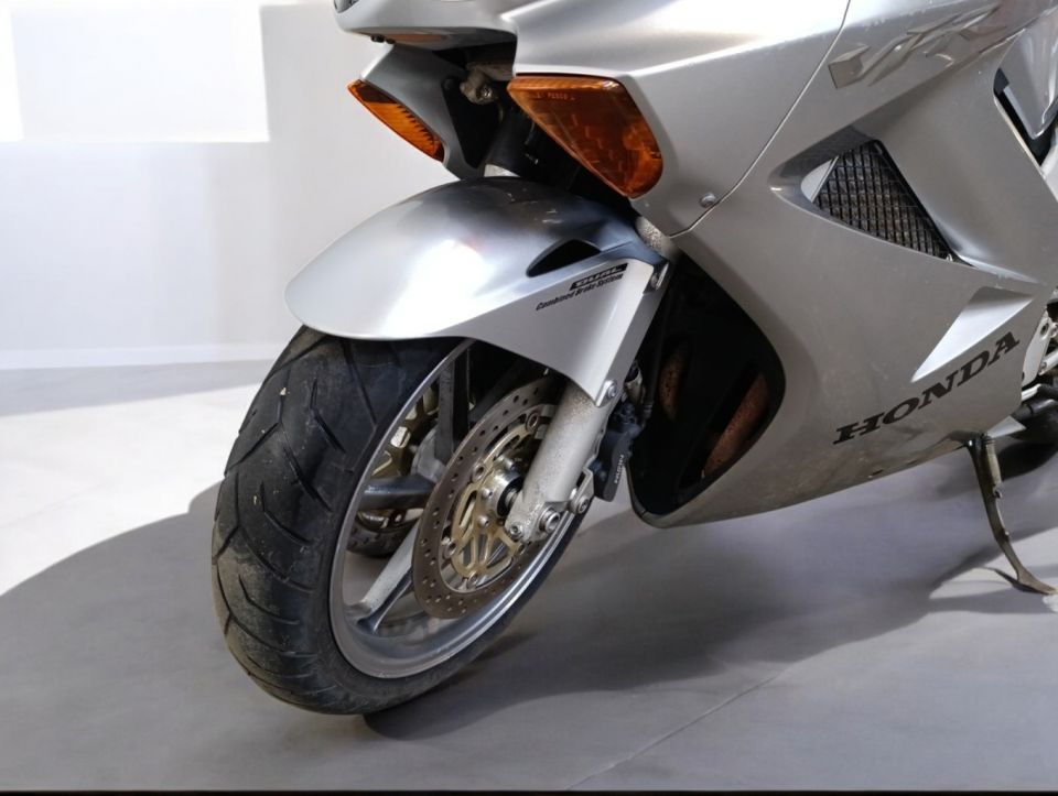 HONDA VFR 800 VTEC 4