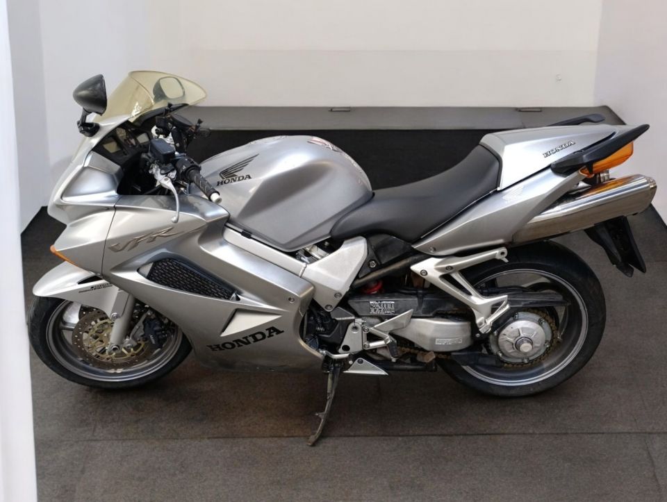 HONDA VFR 800 VTEC 4