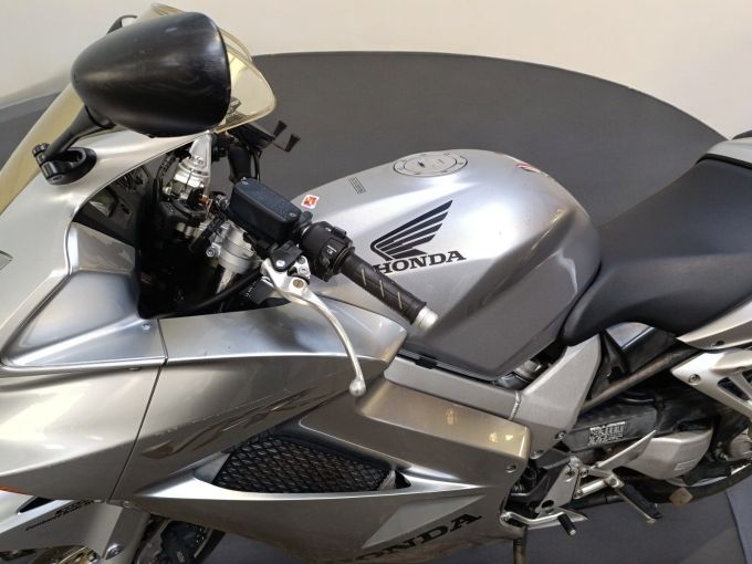 HONDA VFR 800 VTEC 4