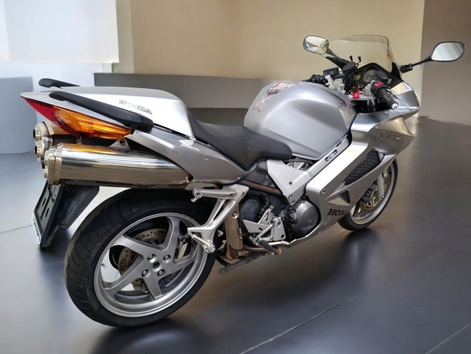 HONDA VFR 800 VTEC 4