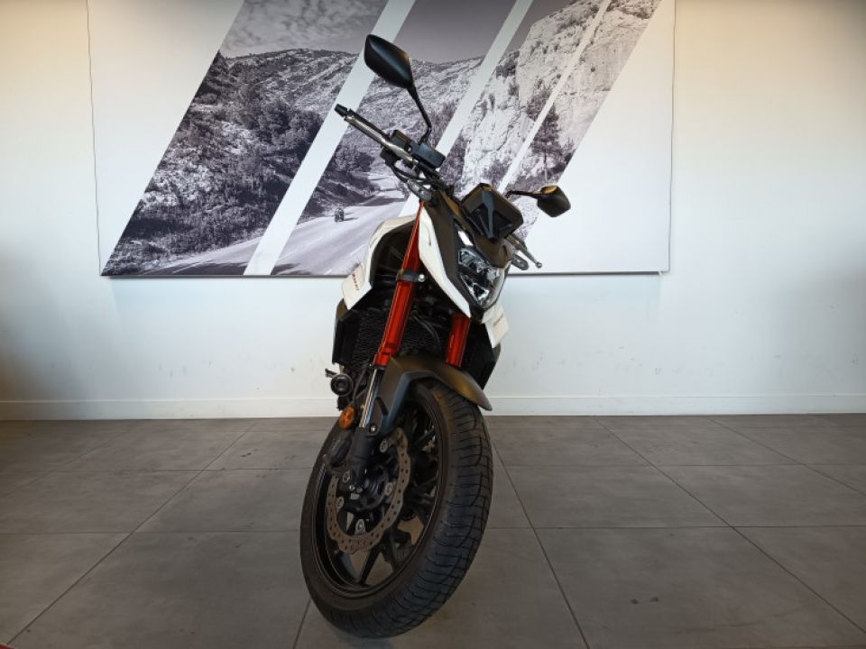 HONDA CB 750 HORNET 4