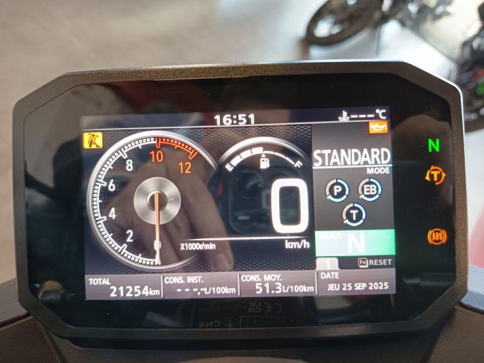 HONDA CB 750 HORNET 4