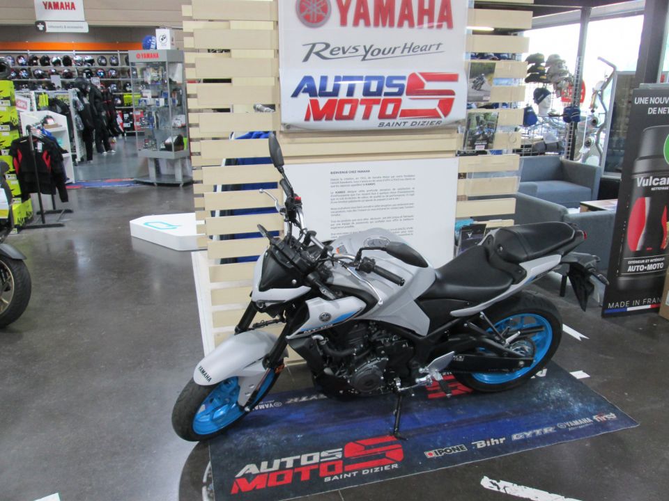 YAMAHA 320 MT 03 4