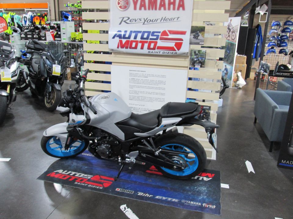 YAMAHA 320 MT 03 4
