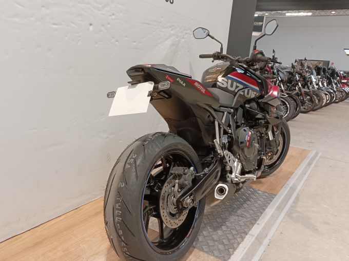 SUZUKI GSX 8S 4