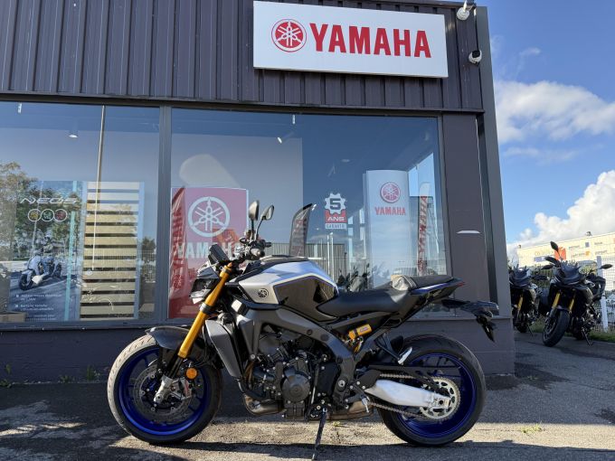 YAMAHA MT-09 SP 4