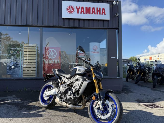 YAMAHA MT-09 SP 4