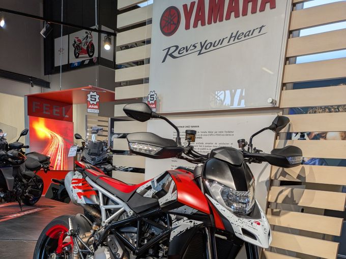 DUCATI HYPERMOTARD 4