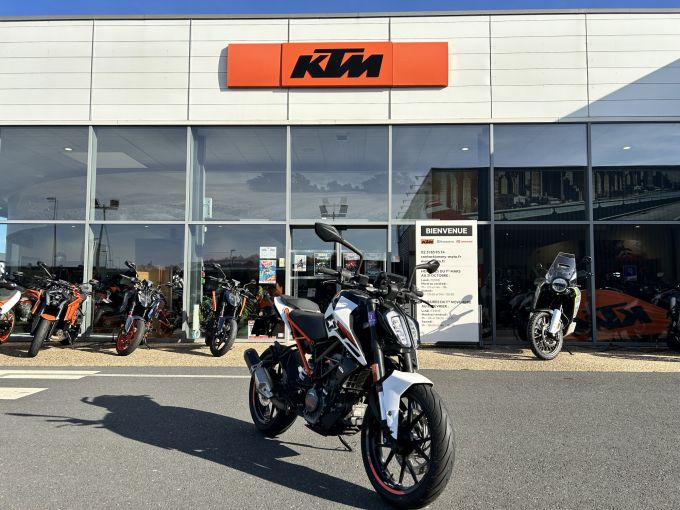 KTM 125 DUKE ABS 4