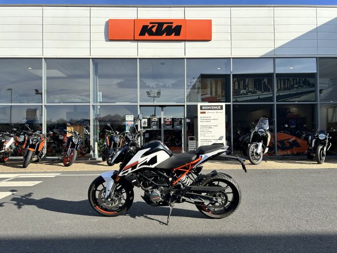 KTM 125 DUKE ABS 4