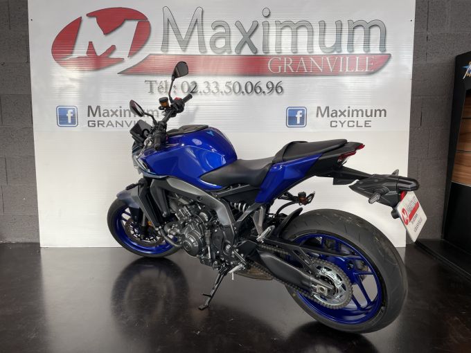 YAMAHA MT-09 4