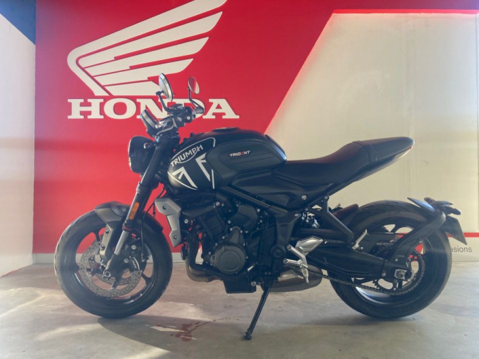 TRIUMPH TRIDENT 660 4