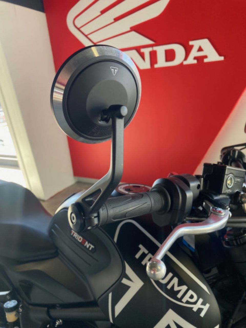 TRIUMPH TRIDENT 660 4