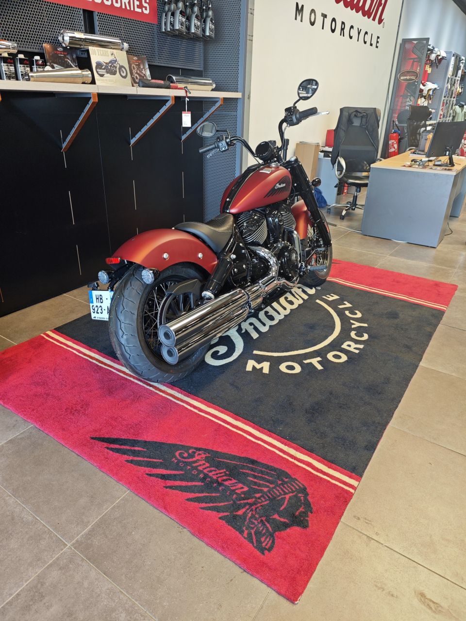 INDIAN CHIEF BOBBER DARK HORSE 4